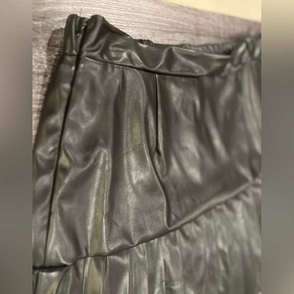 SHEIN Black Pleated Faux Leather Preppy A-Line Mini Skirt | 🆕 Size XL - Picture 9 of 9